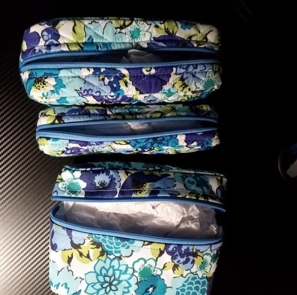 NWOT Vera Bradley Blue Floral Cosmetic Bag Set - Picture 4 of 9